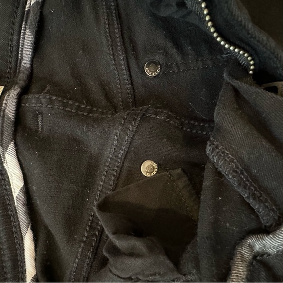 Authentic Burberry Black Dark Wash Denim Jeans
Size 25 - Picture 6 of 14